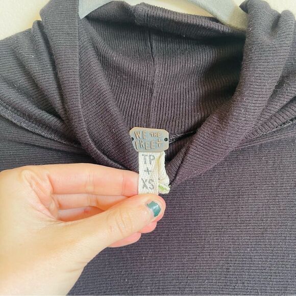 WE THE FREE Black Alameda Turtleneck Oversized Sweater Top XS - Picture 6 of 12